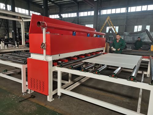 Laatste bedrijf oplossingen over Aangepaste 3-meter gipsplaat snijmachine voor Russische klanten