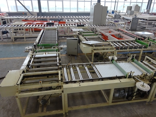 Laatste bedrijfsblogs Hoe werken lamineermachines en punchmachines?