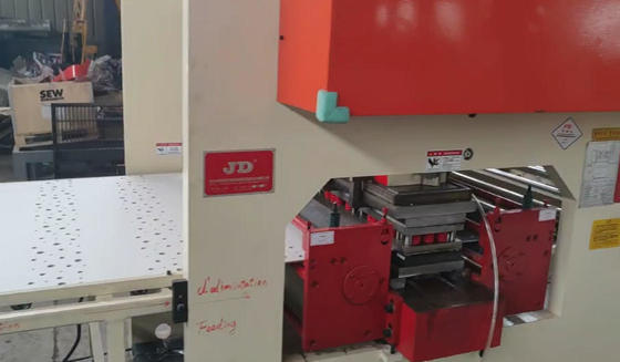 Goede prijs. Eenvoudig te bedienen Tegel Hydraulische persmachine MDF Board Sheet Board Punching Machine online