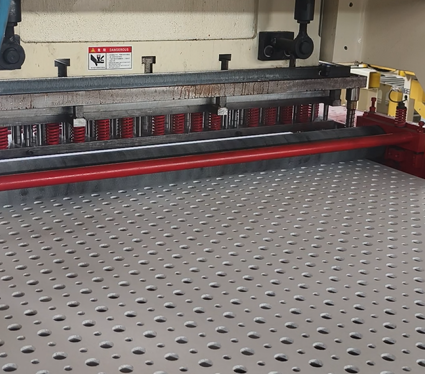 Goede prijs. 200T drukgipsplaatperforatiemachine voor een maximale dikte van 20 mm met hoog automatisch niveau online