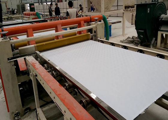 Automatische semi-automatische Pvc gelamineerde gips plafondtegels maken machine Productielijn