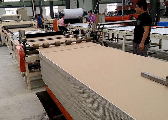 Pvc-Film het Lamineren Machine met Duw en Zuigingstype Laadmachine