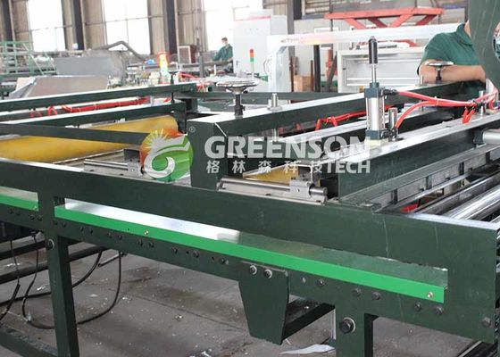 Machine voor het maken van plafondplaten van gips met een kleine capaciteit