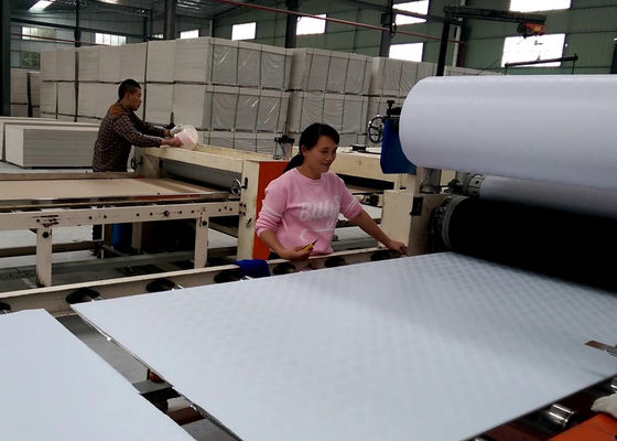 Goede prijs. Volledig automatische PVC- en aluminiumfolie gelamineerde gips plafondproductielijn online