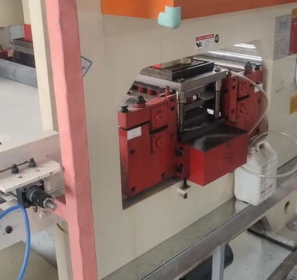 Aangepaste volledige automatische bord geperforeerde stalen ponsmachine