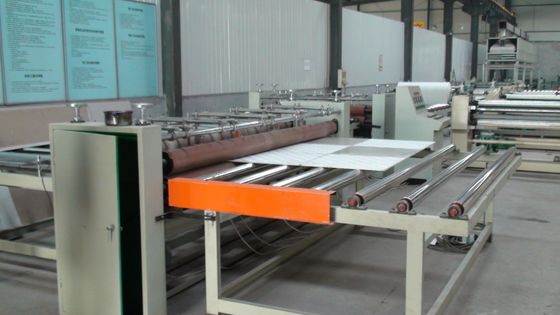 De geavanceerde volledig Automatische Lamineringsmachine, laat vallen de Valse Tegel van het Gipsplafond Makend Machine