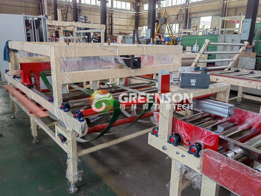 Automatische lamineermachine voor PVC-gipsplaat met 600*600 mm plaatgrootte, PLC-besturing en 1 jaar garantie