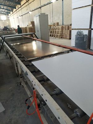 De volledig Automatische Dubbele Zijmachine van de het Plafonduitdrijving van Gipsplaatpvc