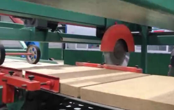 Energiebesparende PLC-besturing Lichte gewicht Productielijn voor steenwol voor de productie van platen van minerale wol