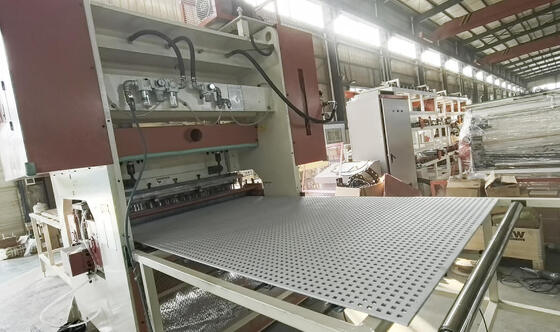 Goede prijs. Automatische CNC-paneelponsmachine met 200T druk, 50 keer / minuut snelheid en 1220 mm perforatiebreedte voor gips MDF vezelcementplaat online