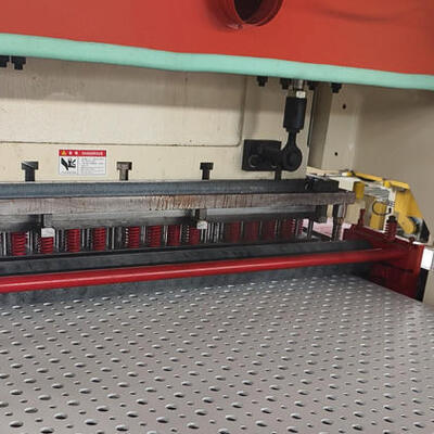 Goede prijs. 200T automatische hogedrukperforatiemachine voor het perforeren van gipsplaten met een dikte van maximaal 20 mm online