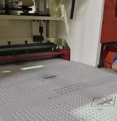 Goede prijs. Professionele 160 ton druk 11 kW vermogen gipsplaten perforator met meerdere gatvormen voor gipsplaat en vezelcementpaneel online