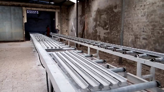 Goede prijs. De Kroonlijstmachine van het hoge Prestatiesgips en Decoratieve Kroonlijsten online